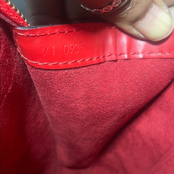 Louis Vuitton Epi Lussac shoulder bag - Picture 15 of 16